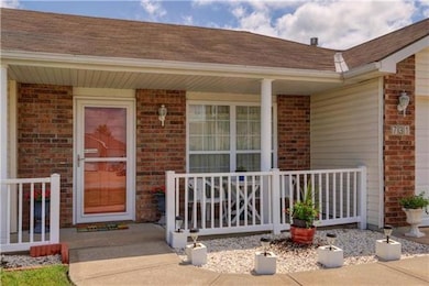 731 Country Ln, Raymore, MO 64083 - photo 2