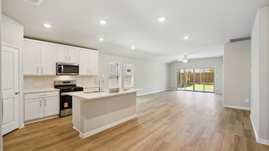 Photo is not of the actual home, but is an inspirational photo of builder’s model home and may depict options, furnishings, and/or decorator features that are not included.