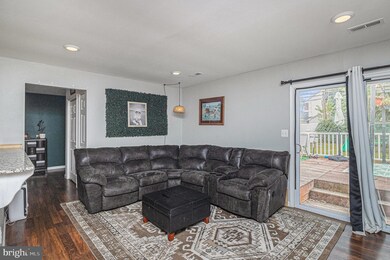 84 Daffodil Ln, Levittown, PA 19055 - photo 6