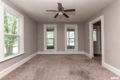 322 E 10th St, Davenport, IA 52803 - photo 6