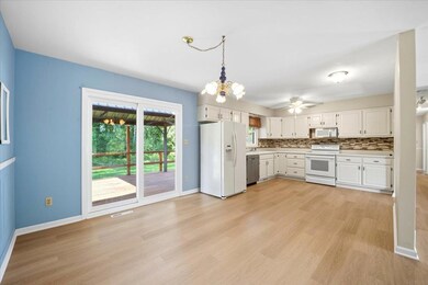 2614 Hiawatha Rd, Cedar Falls, IA 50613 - photo 2