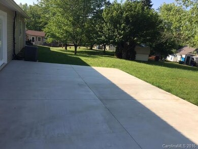 103 Tipperary Dr, Asheville, NC 28806 - photo 5