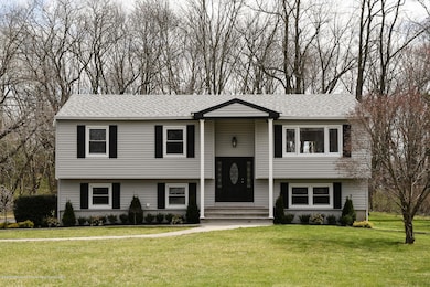 18 Marland Ln, Tinton Falls, NJ 07724 - photo 2