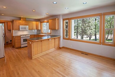 1197 NW Elliot Ct Bend OR-print-006-023-