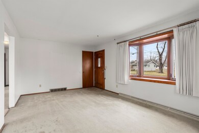 2109 E College Ave, Appleton, WI 54915 - photo 5