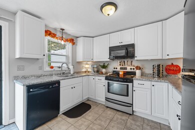 1035 S Mammoth Rd unit 6, Manchester, NH 03109 - photo 5