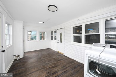 1085 Macarthur Dr, Camden, NJ 08104 - photo 4