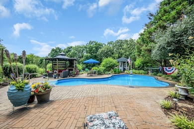 The perfect backyard oasis!
