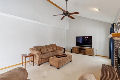 1226 Prairieview Dr NE, Cedar Rapids, IA 52402 - photo 5