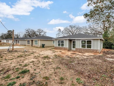 718 N Sanders St, Nacogdoches, TX 75964 - photo 2