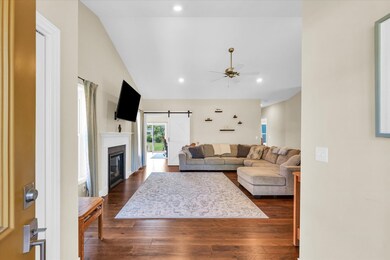 403 E Overton St, Tuscola, IL 61953 - photo 5