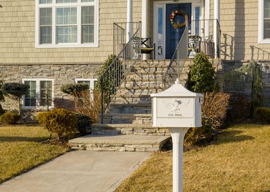 211 Chandler Ave, Staten Island, NY 10314 - photo 3