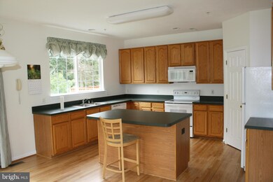 2662 Streamview Dr, Odenton, MD 21113 - photo 3