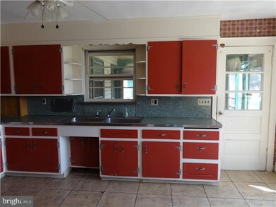 3827 Schuylkill Rd, Spring City, PA 19475 - photo 5