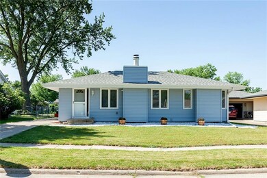 1315 S 9th Ave E, Newton, IA 50208 - photo 3