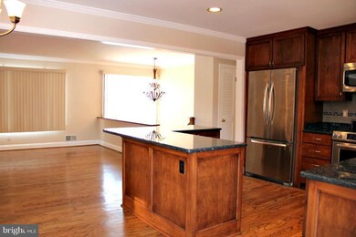 6715 Haycock Rd, Falls Church, VA 22043 - photo 5