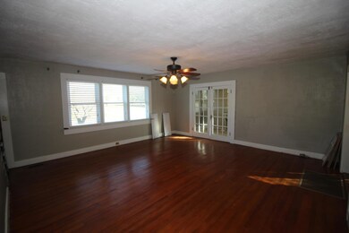 2128 W 10th St, Laurel, MS 39440 - photo 4
