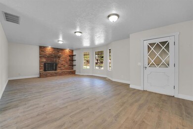 306 W 9th St, Cordell, OK 73632 - photo 4