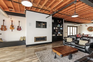 005-Living_Room-1894991-large