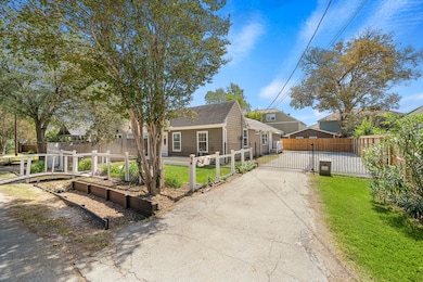 1327 Idylwild St unit A, Houston, TX 77009 - photo 3