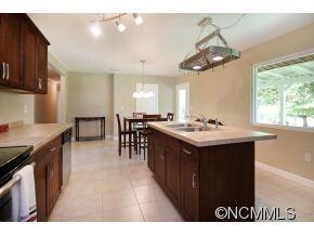 gorgeous kitchen w/island