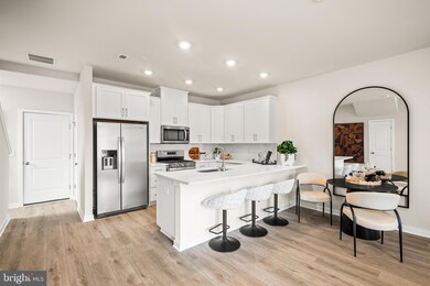 856 Graphite Dr, Phoenixville, PA 19460 - photo 4