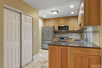 128 Pembroke Cir unit 7C, Lake Bluff, IL 60044 - photo 6