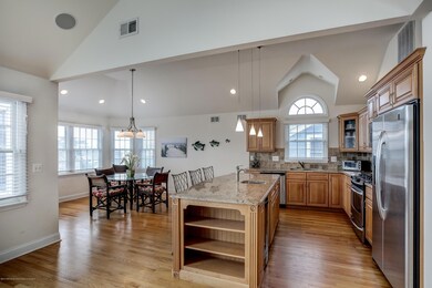 020_KitchenDining