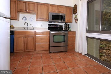 2380 Cloudcroft Square, Reston, VA 20191 - photo 6