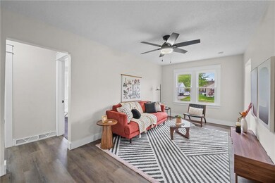 2647 Lyon St, Des Moines, IA 50317 - photo 2