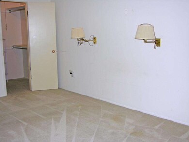 10877 W Santa fe Dr, Sun City, AZ 85351 - photo 5