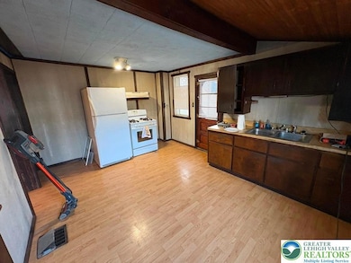 521 Maple St, Bethlehem, PA 18018 - photo 7