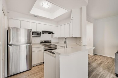 Kitchen with appliances with stainless steel fini