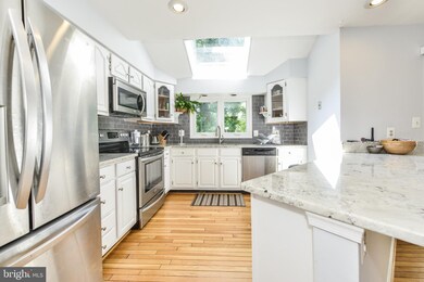 6868 Mclean Province Cir, Falls Church, VA 22043 - photo 4