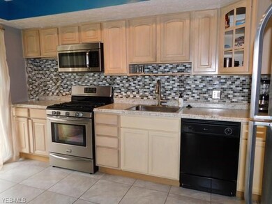 9592 Fernwood Dr unit 9592, Olmsted Falls, OH 44138 - photo 5