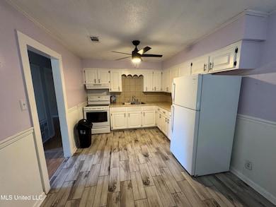 620 Stevon Moore St, Wiggins, MS 39577 - photo 5