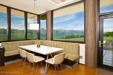 6-Breakfast Nook