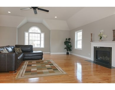 13 Dolores Dr, Burlington, MA 01803 - photo 3