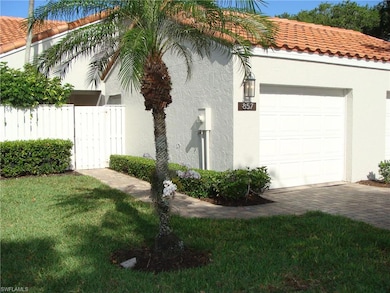 857 Reef Point Cir, Naples, FL 34108 - photo 2