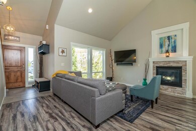 2320 NE Halston Ct, Bend, OR 97701 - photo 4