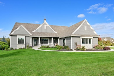 W248N2151 Kettle Cove Ct, Pewaukee, WI 53072 - photo 2