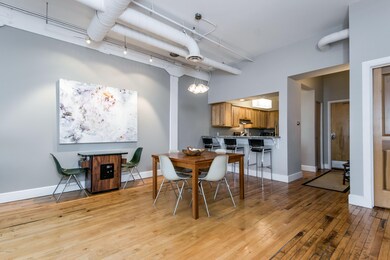 004-Living_Room-3860927-large