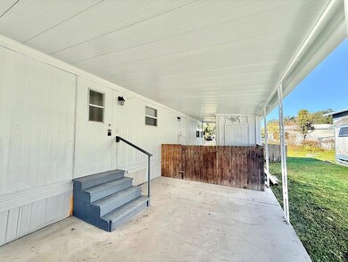 805 E Live Oak St, Wildwood, FL 34785 - photo 7