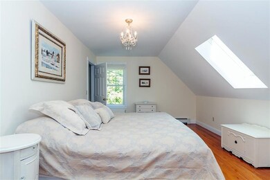 master bdrm/bath suite with skylight