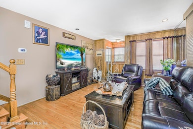 17 Lorraine Loop, Staten Island, NY 10309 - photo 5