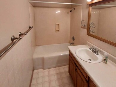 302 S Carico St, Tuscola, IL 61953 - photo 6