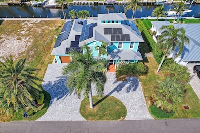 8551 SE Driftwood St, Hobe Sound, FL 33455 - photo 2