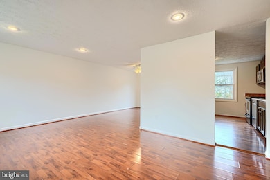 8072 Red Jacket Way, Jessup, MD 20794 - photo 5