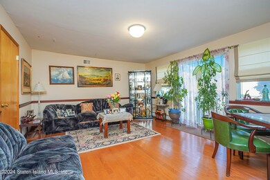 556 Winant Ave, Staten Island, NY 10309 - photo 7