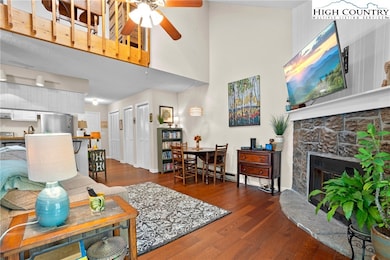 142 S Slope Loop unit J3, Banner Elk, NC 28604 - photo 7